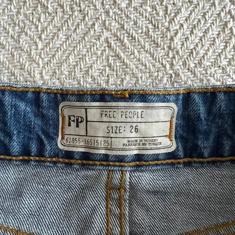 Free People Embroidered Wild Rose Denim Mini Skirt Size 26/2 - Picture 6 of 7